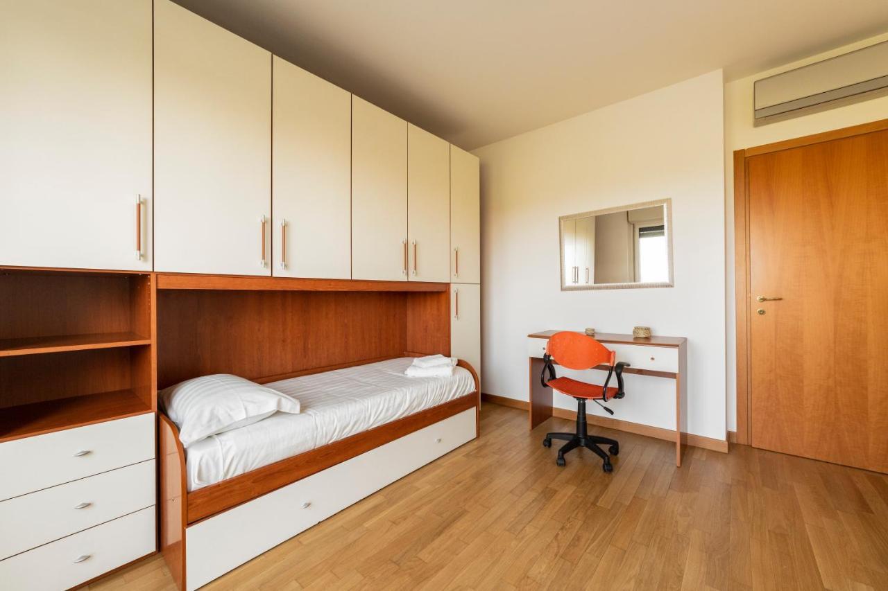 Milano Rogoredo Apt With Terrace! Milão Exterior foto