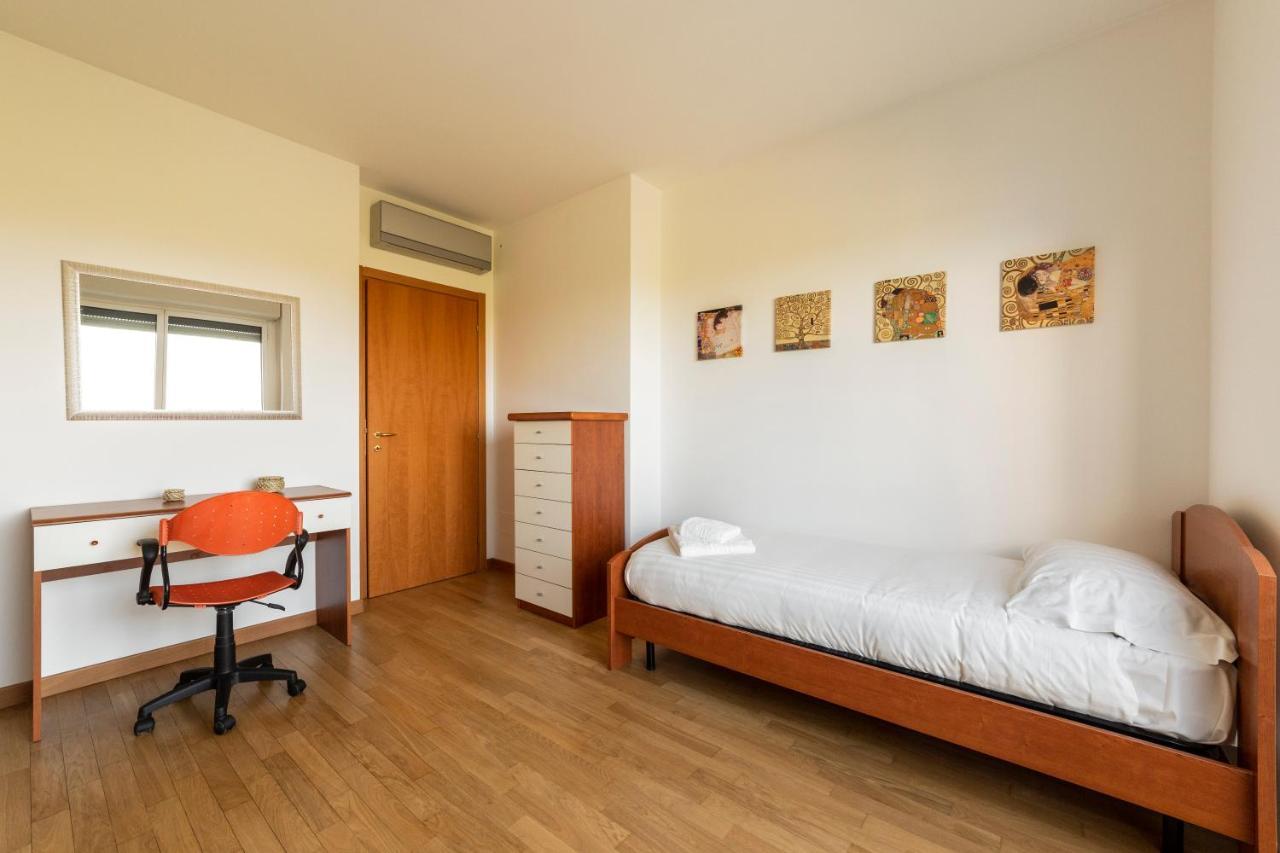 Milano Rogoredo Apt With Terrace! Milão Exterior foto